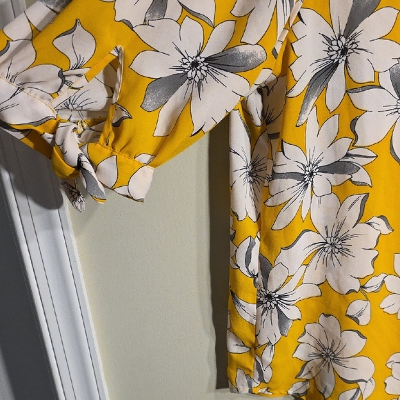 Counterparts Yellow and White Ruffled Blouse - Picture 3 of 4